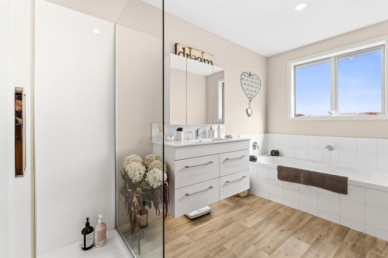 Photo of property in 18 Finch Street, Albert Town, Wanaka, 9305