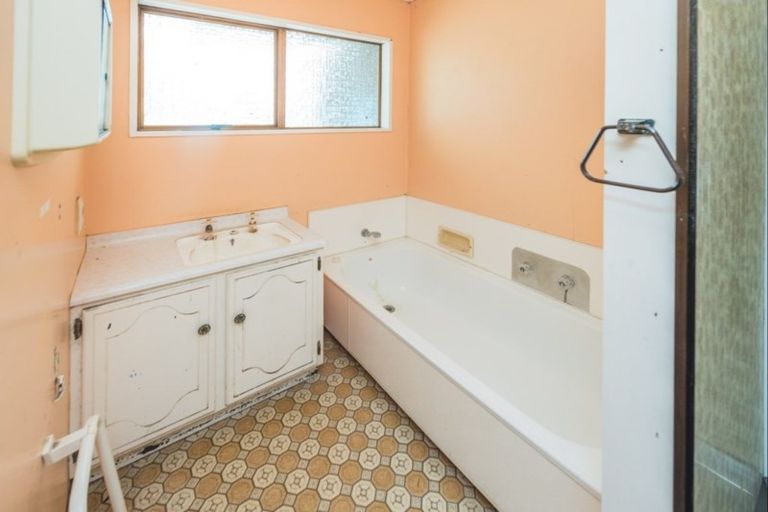 Photo of property in 4 Karyn Street, Castlecliff, Whanganui, 4501