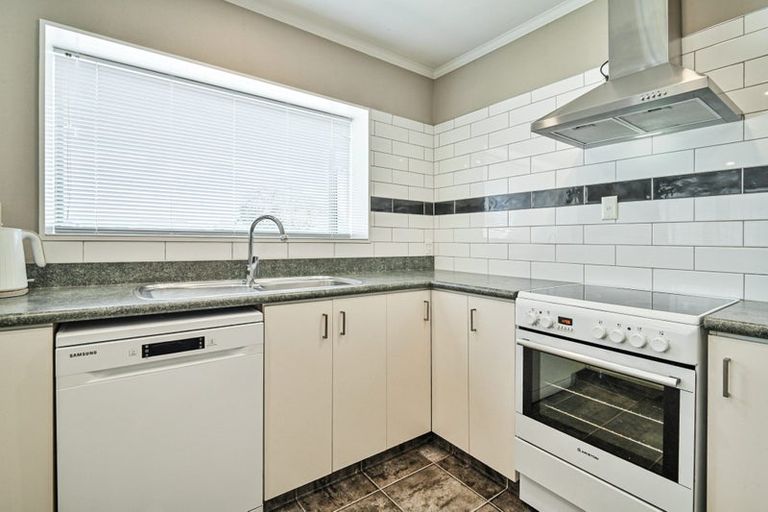 Photo of property in 1/217 Mcleod Street, Camberley, Hastings, 4120