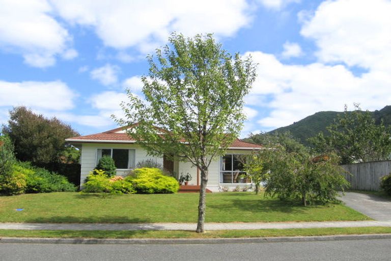 Photo of property in 21 Delaware Grove, Totara Park, Upper Hutt, 5018