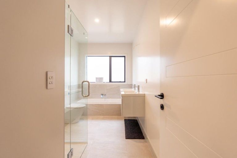 Photo of property in 44 Sardinia Grove, Fitzherbert, Palmerston North, 4410