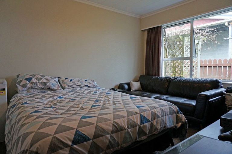 Photo of property in 61 Mauchline Street, Wallacetown, 9816