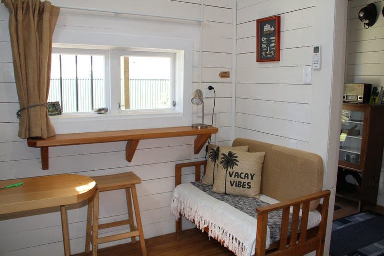 Photo of property in 19 Orawia Road, Tuatapere, 9620