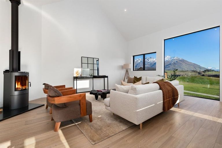 Photo of property in 44 Cunninghams Drive, Jacks Point, Queenstown, 9371