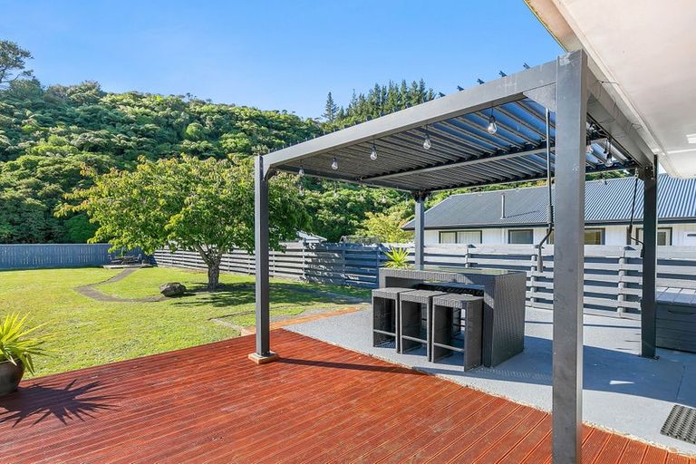 Photo of property in 65 Gillespies Road, Birchville, Upper Hutt, 5018