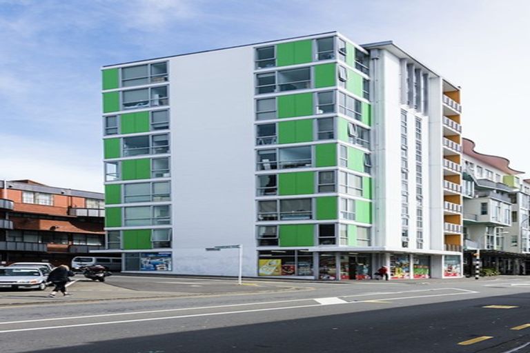 Photo of property in 2/2 Torrens Terrace, Mount Cook, Wellington, 6011