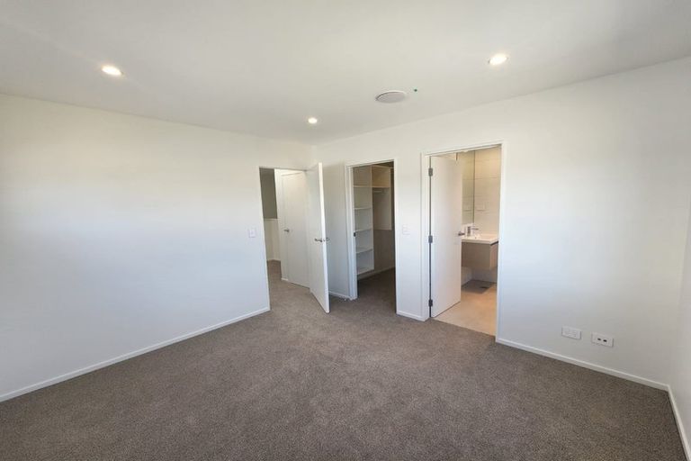 Photo of property in 16 Te Napi Drive, Takanini, 2112