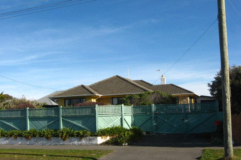 Photo of property in 333 Marine Parade, New Brighton, Christchurch, 8061