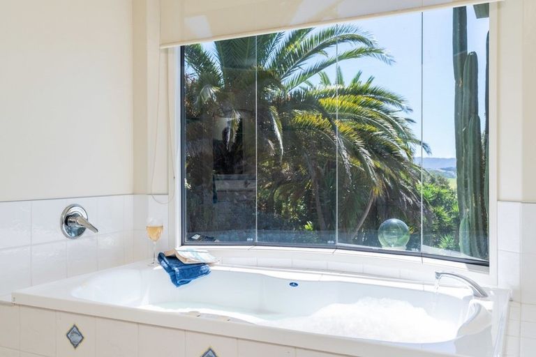 Photo of property in 2 Coastview Lane, Mangawhai, 0975