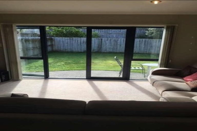 Photo of property in 4 Vicente Place, Oteha, Auckland, 0632