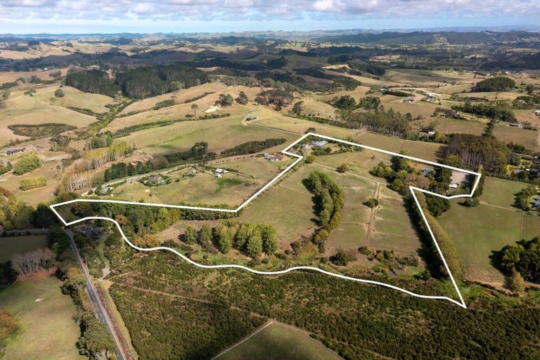 Photo of property in 122 Forestry Road, Waitoki, Kaukapakapa, 0871