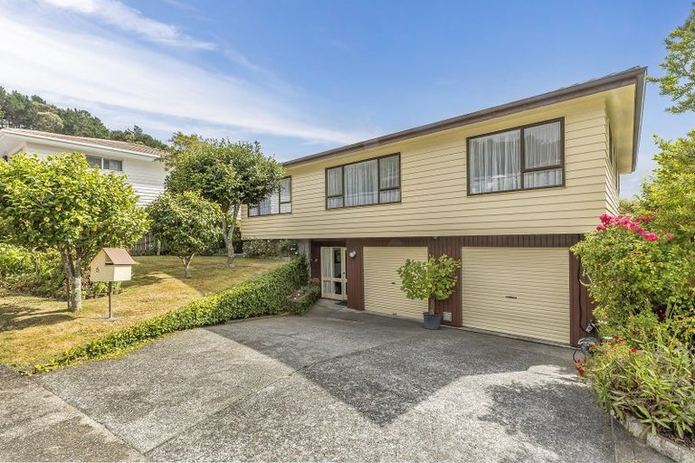 Photo of property in 6 Saint Aidans Way, Tawa, Wellington, 5028