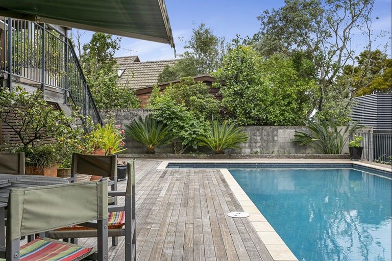 Photo of property in 1 Park Rise, Campbells Bay, Auckland, 0630