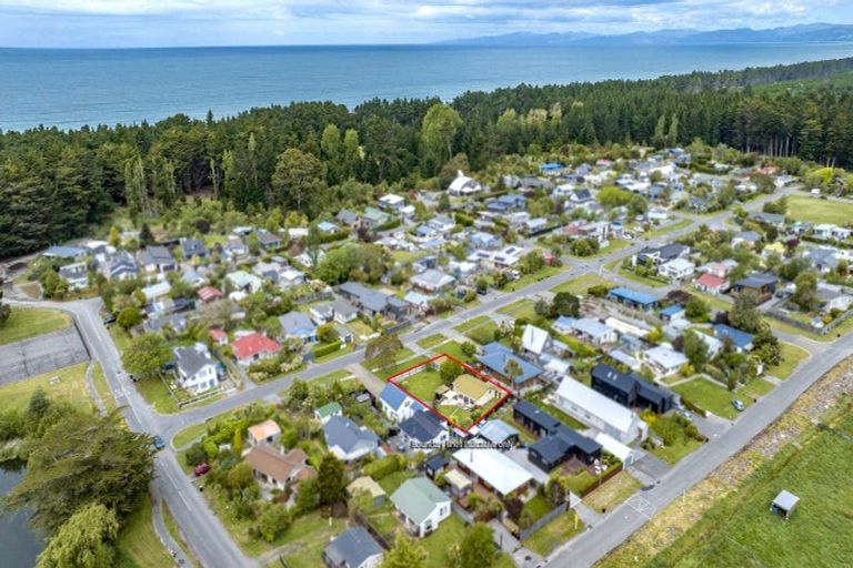 Photo of property in 29 Reserve Road, Waikuku Beach, 7473