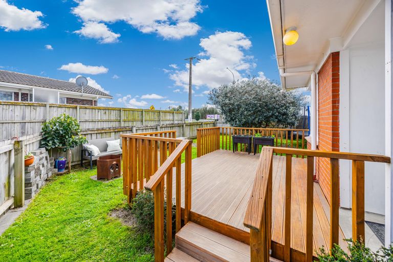 Photo of property in 1/94 Beaumonts Way, Manurewa, Auckland, 2102