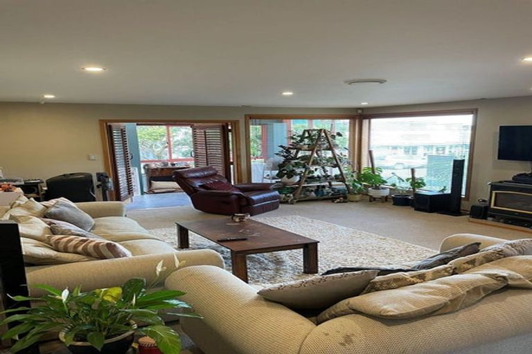 Photo of property in 122 Mana Esplanade, Paremata, Porirua, 5026