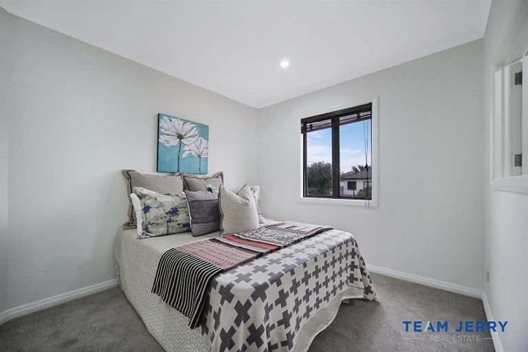Photo of property in 27 Bridgefield Crescent, Flat Bush, Auckland, 2016