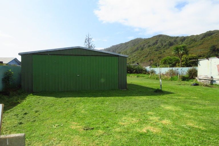 Photo of property in 17 Ives Street, Hector, 7822