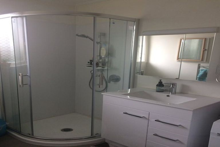 Photo of property in 2/43 Dale Crescent, Pakuranga, Auckland, 2010