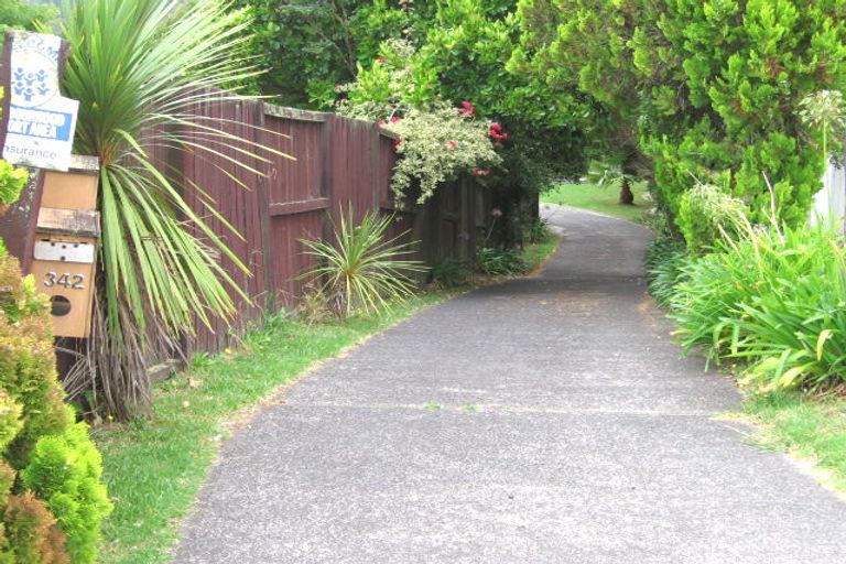 Photo of property in 342 Glenfield Road, Glenfield, Auckland, 0629