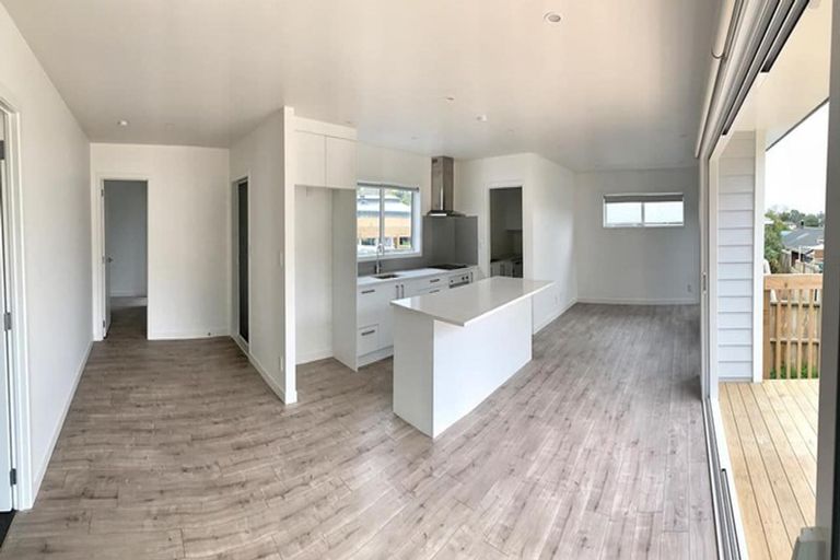 Photo of property in 15d Aeroview Drive, Beach Haven, Auckland, 0626