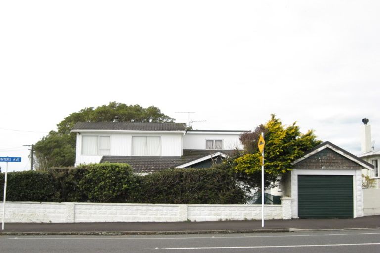 Photo of property in 11 Paynters Avenue, Strandon, New Plymouth, 4312