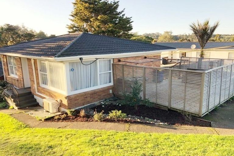 Photo of property in 1/18 Windy Ridge Road, Glenfield, Auckland, 0629