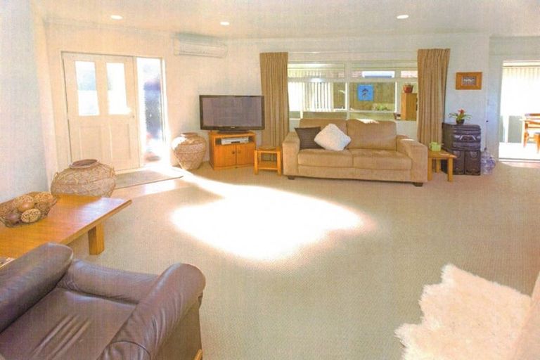 Photo of property in 23 Chesterfield Way, Orewa, 0931