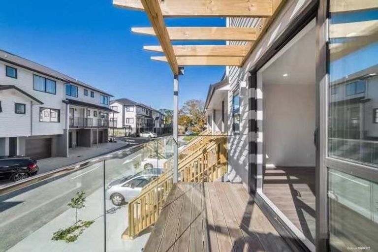 Photo of property in 17 Peony Mews, Oteha, Auckland, 0632