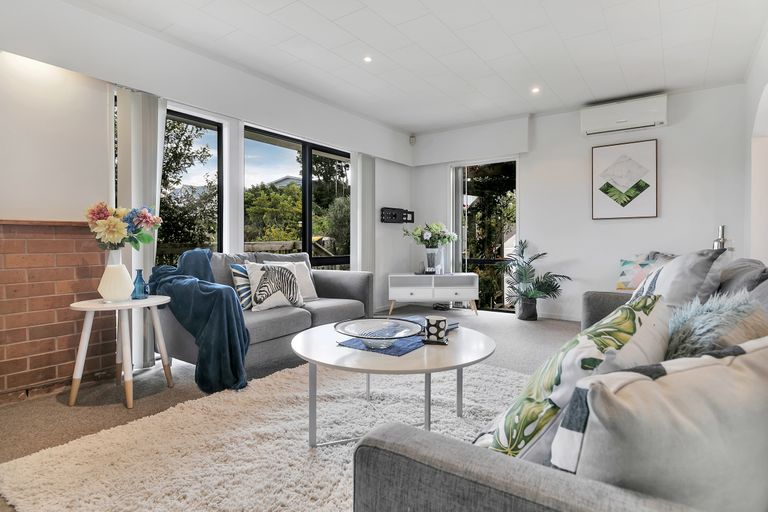 Photo of property in 4 Chamberlain Road, Massey, Auckland, 0614