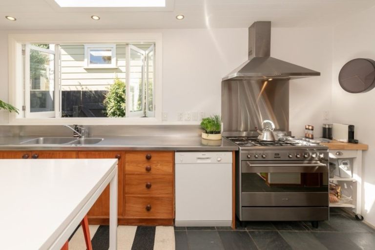 Photo of property in 200 Tinakori Road, Thorndon, Wellington, 6011