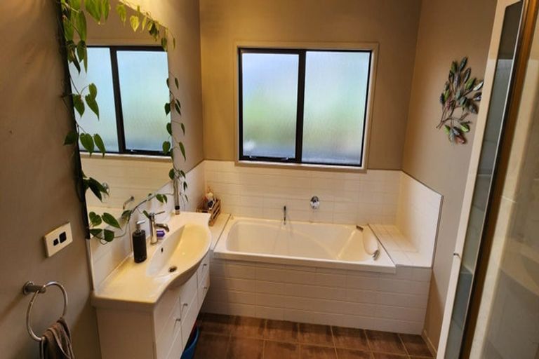 Photo of property in 41 Karamea Street, Whalers Gate, New Plymouth, 4310