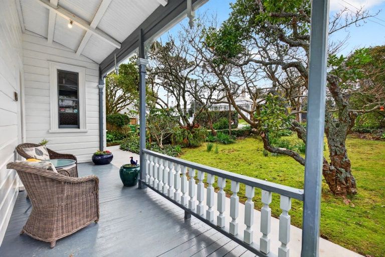Photo of property in 16 Jubilee Avenue, Devonport, Auckland, 0624