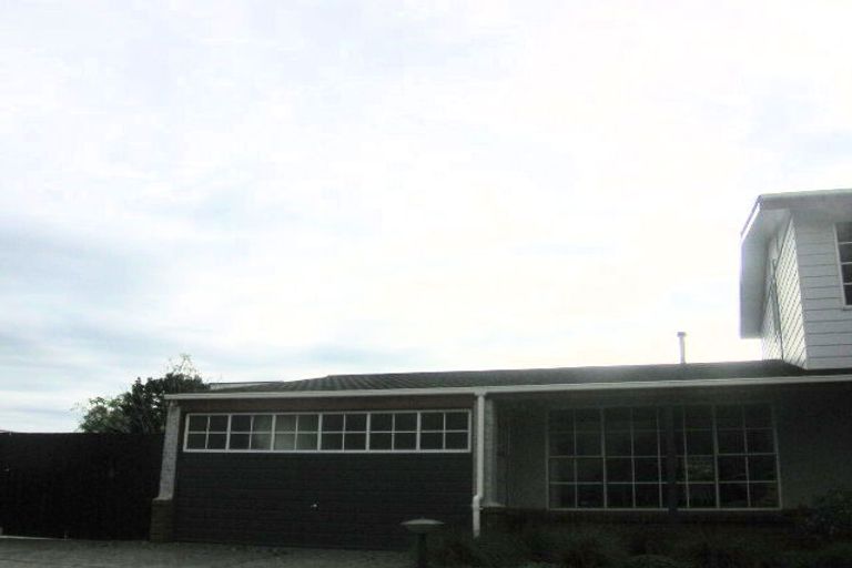 Photo of property in 2 Dalfield Place, Highbury, Palmerston North, 4412