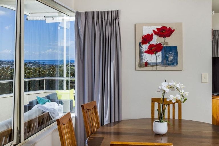 Photo of property in 3/133 Carlisle Road, Northcross, Auckland, 0632