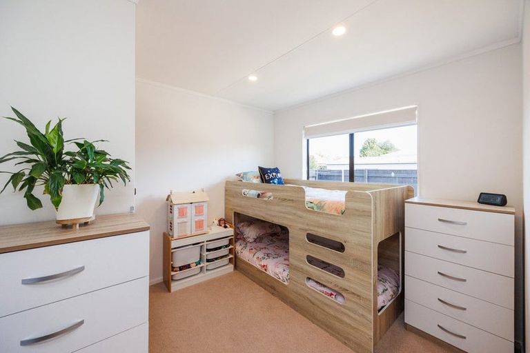 Photo of property in 35 Acacia Street, Kelvin Grove, Palmerston North, 4414