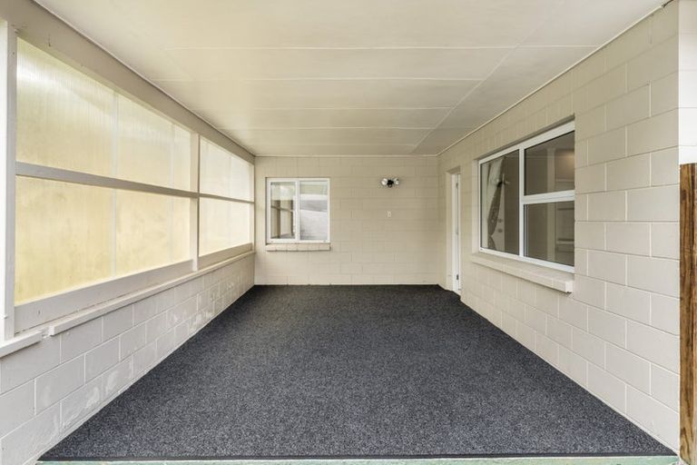 Photo of property in 1/2 Flavia Close, Torbay, Auckland, 0630