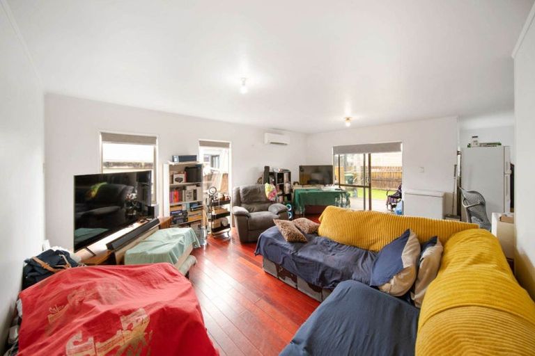 Photo of property in 1/142 Shifnal Drive, Randwick Park, Auckland, 2105