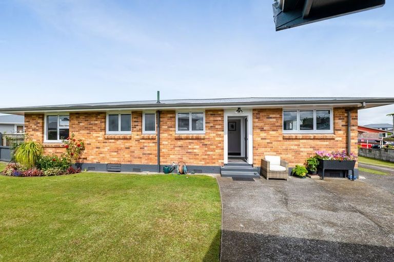 Photo of property in 6 Davidson Street, Hawera, 4610