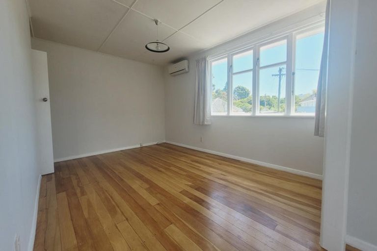 Photo of property in 21 Dimock Street, Titahi Bay, Porirua, 5022
