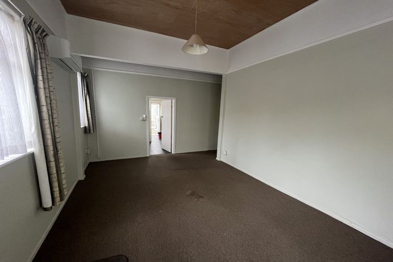 Photo of property in 11 Lawrence Street, Newtown, Wellington, 6021