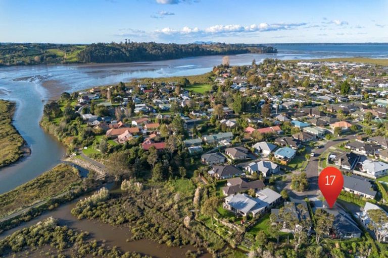 Photo of property in 17 Riverside Place, Katikati, 3129