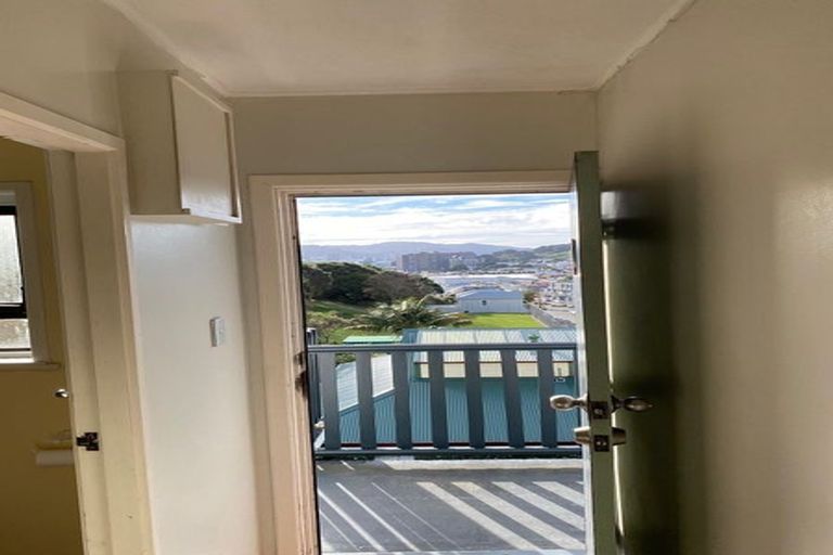 Photo of property in 10/52 Russell Terrace, Berhampore, Wellington, 6023