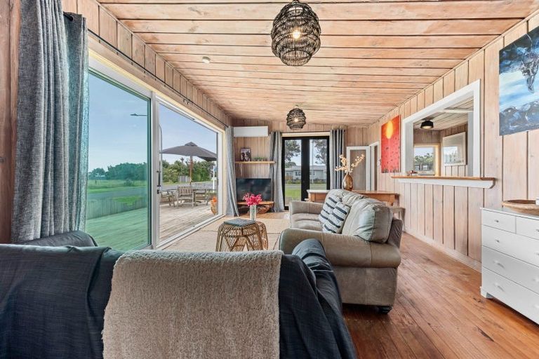 Photo of property in 11 Hector Place, Opunake, 4616