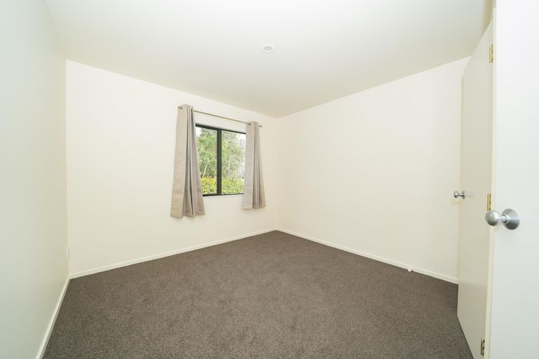 Photo of property in 2/3 Orwell Road, Greenhithe, Auckland, 0632