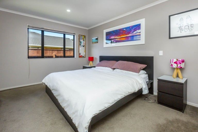 Photo of property in 6 Mcewen Crescent, Riverstone Terraces, Upper Hutt, 5018