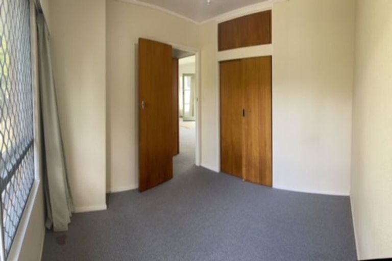 Photo of property in 2/7 Luplau Crescent, Cockle Bay, Auckland, 2014