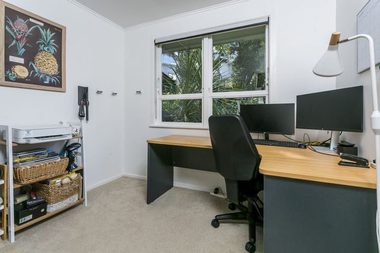 Photo of property in 57 Peach Road, Glenfield, Auckland, 0629