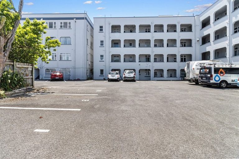Photo of property in Devonport Apartments, 21/127 Saint Aubyn Street, New Plymouth, 4310