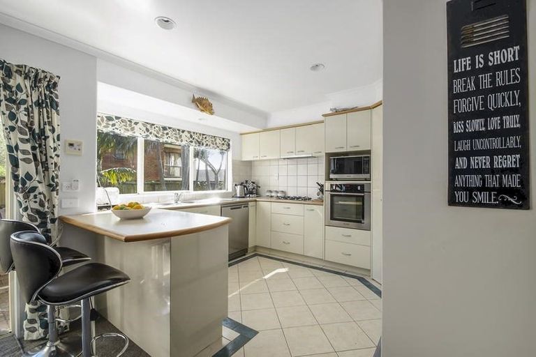 Photo of property in 4 Delmont Close, East Tamaki Heights, Auckland, 2016